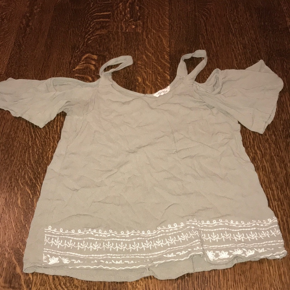 Tops - Picture 4 of 4